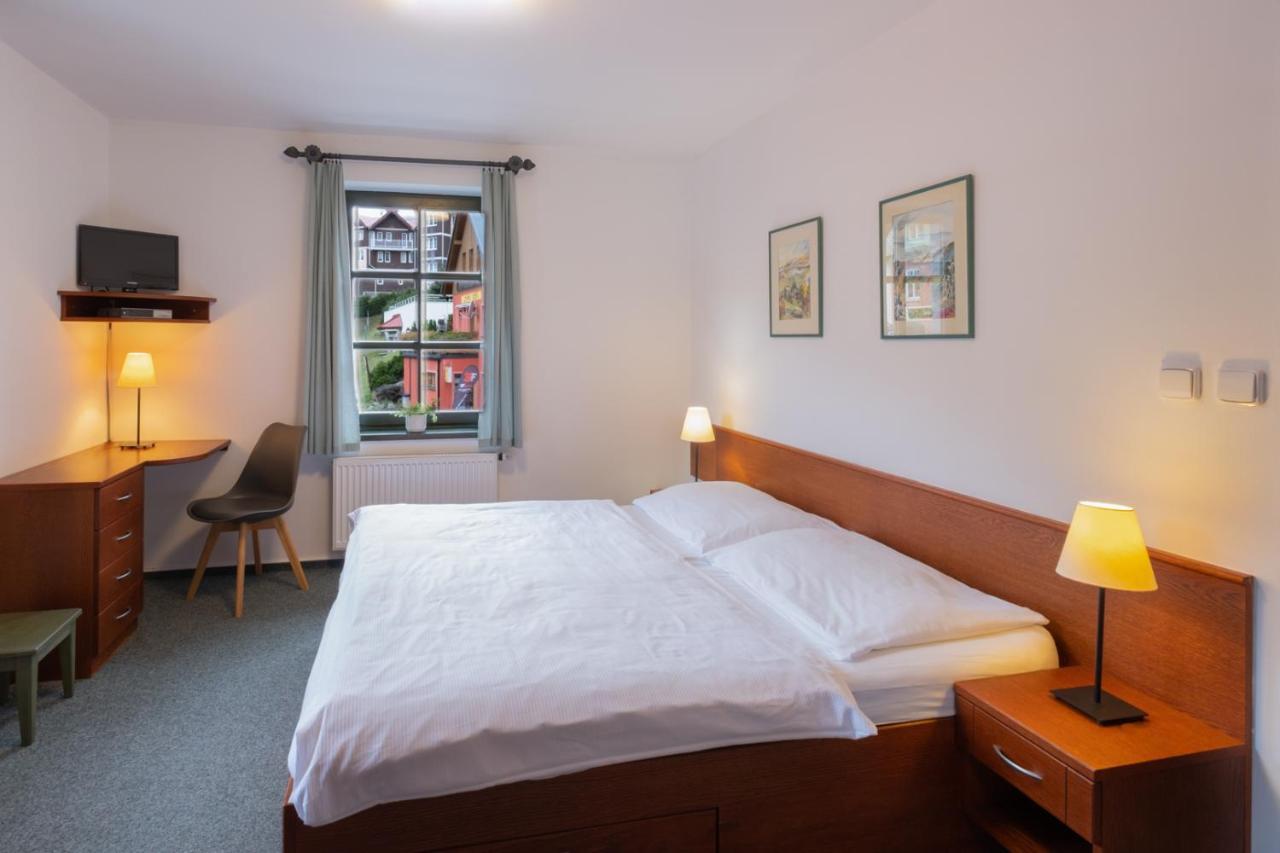 Hotel Hvezda Pec pod Snezkou Bagian luar foto