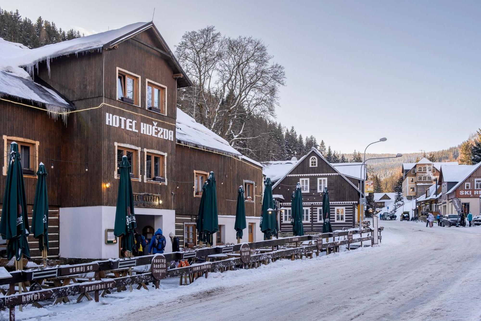 Hotel Hvezda Pec pod Snezkou Bagian luar foto