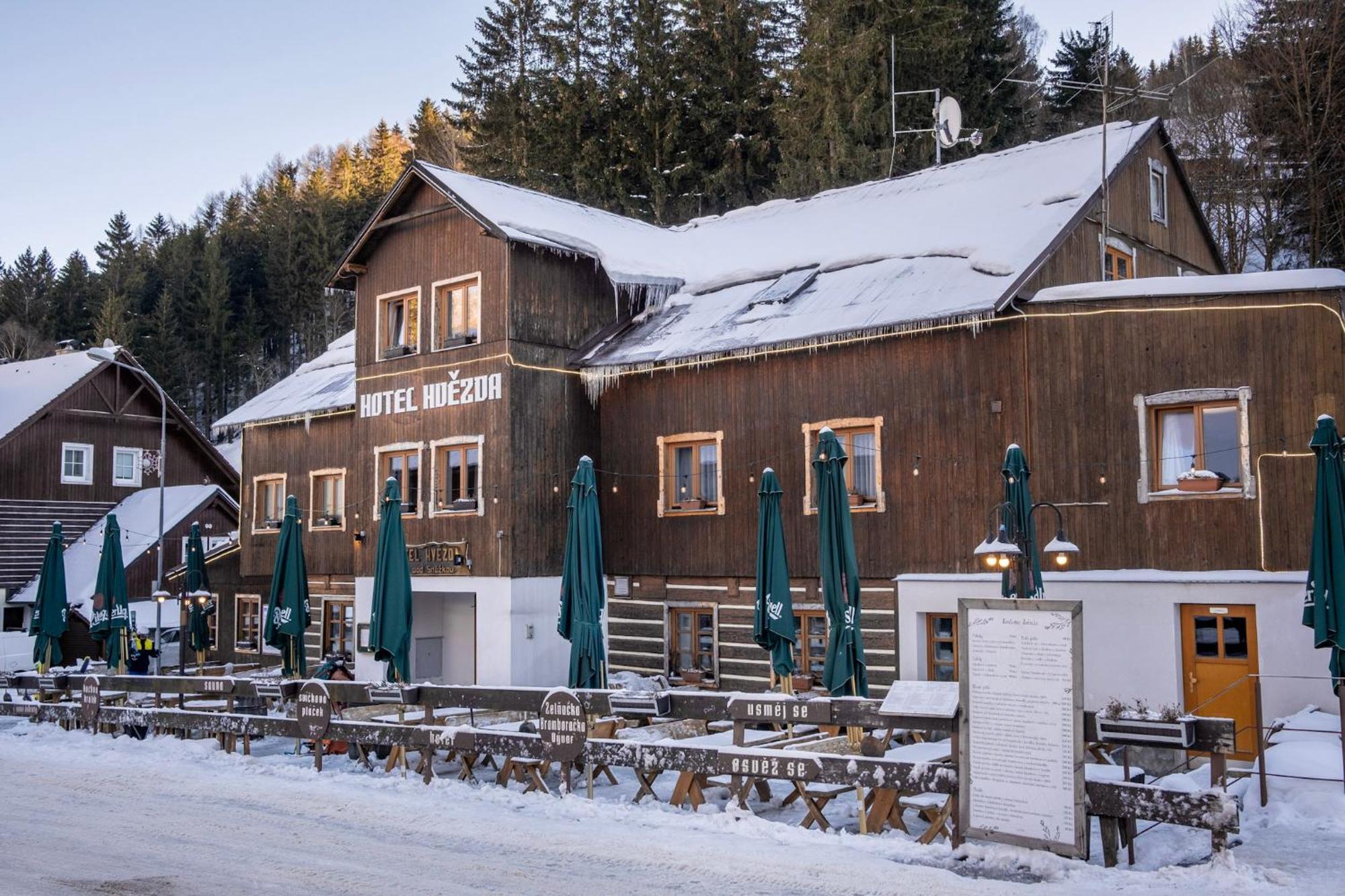Hotel Hvezda Pec pod Snezkou Bagian luar foto