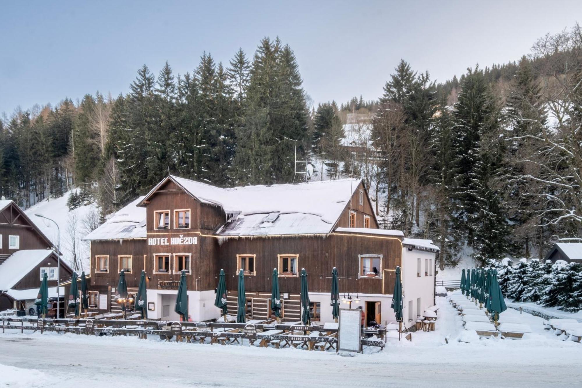 Hotel Hvezda Pec pod Snezkou Bagian luar foto